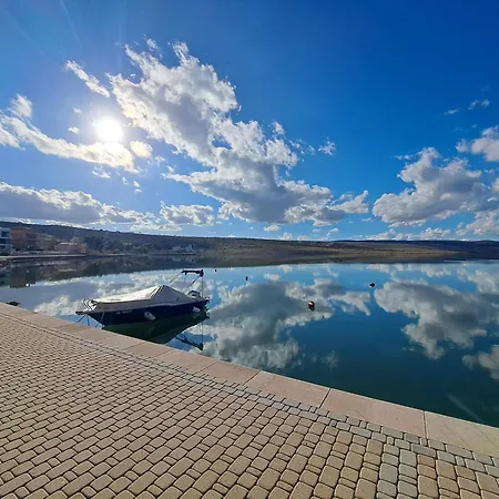 Maja * 洛瓦尼斯卡