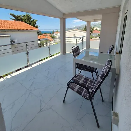 Maja * 洛瓦尼斯卡