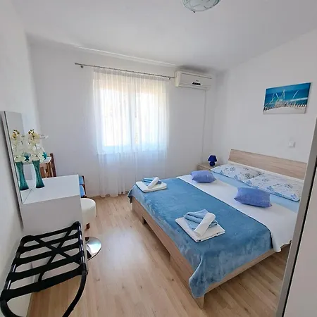 Apartment Maja *